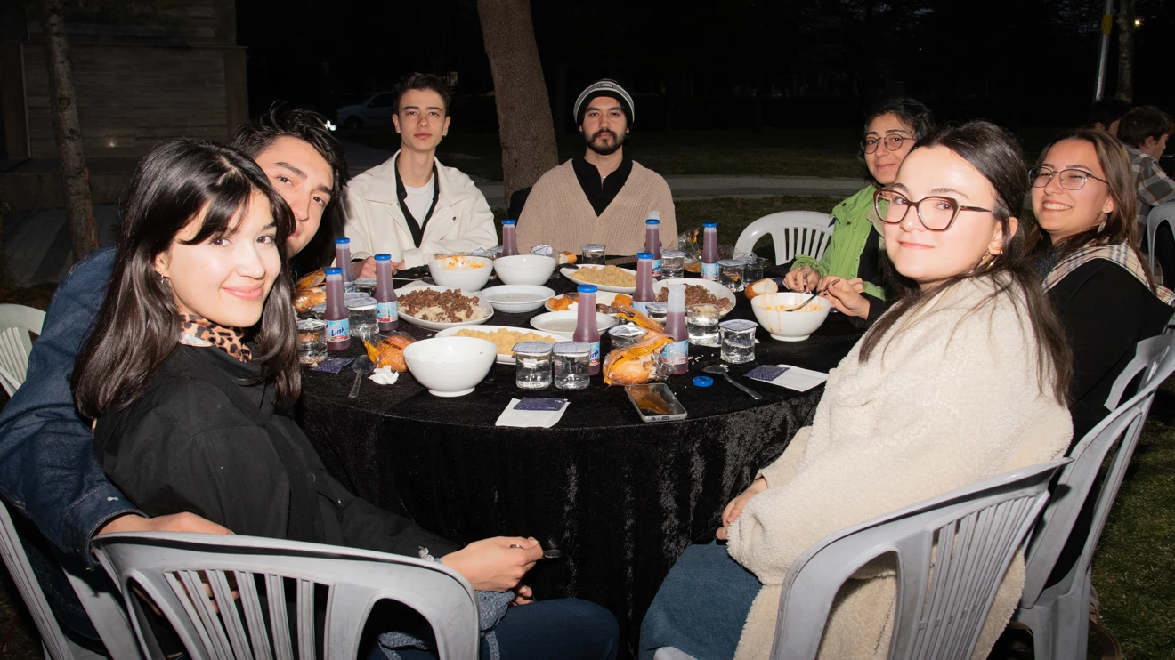 Depremzede ve engelli öğrenciler, iftar programında ağırlandı